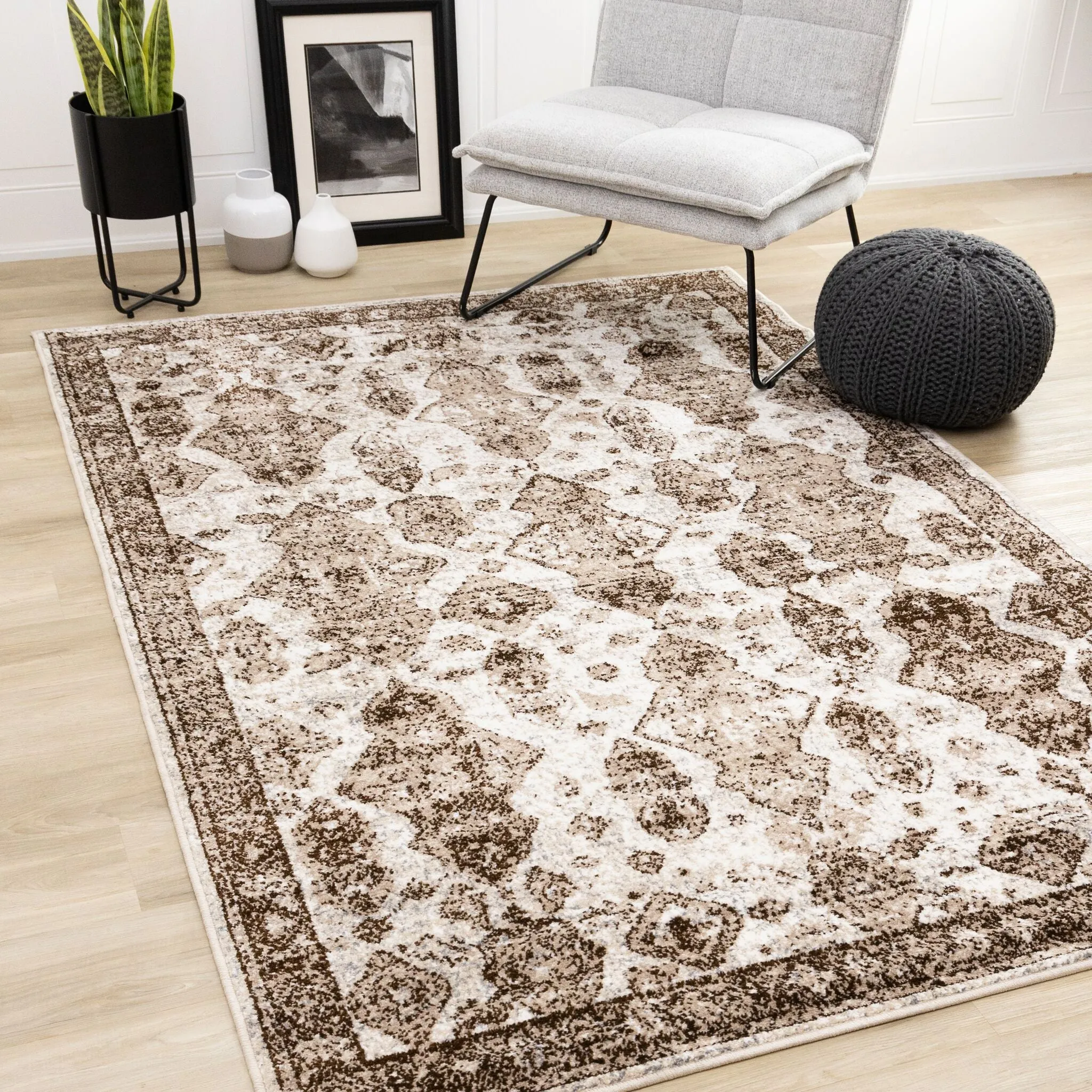Antique Charm 5'3" x 7'7" Distressed Classic Area Rug - Brown, Grey, White