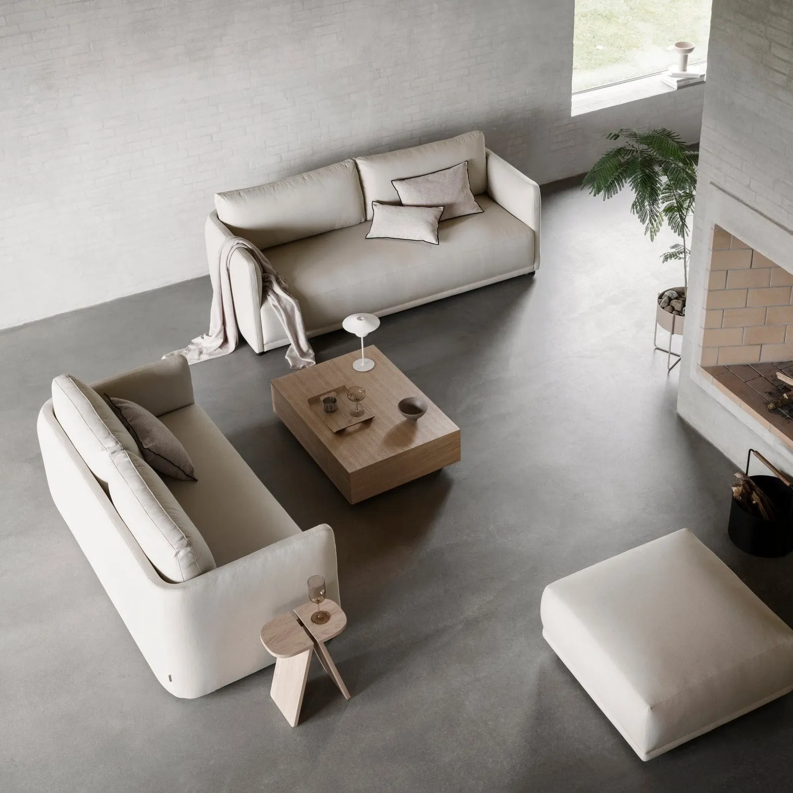 Avio Side Table