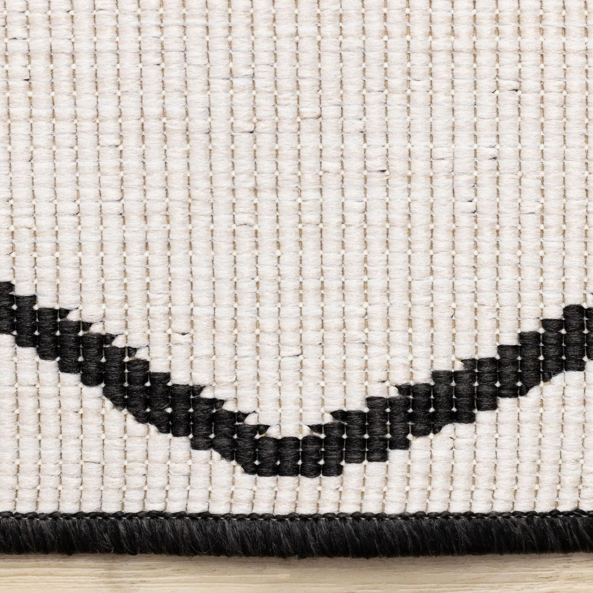Bristol 6'7" x 9'6" White Black Trellis Reversible Area Rug - White
