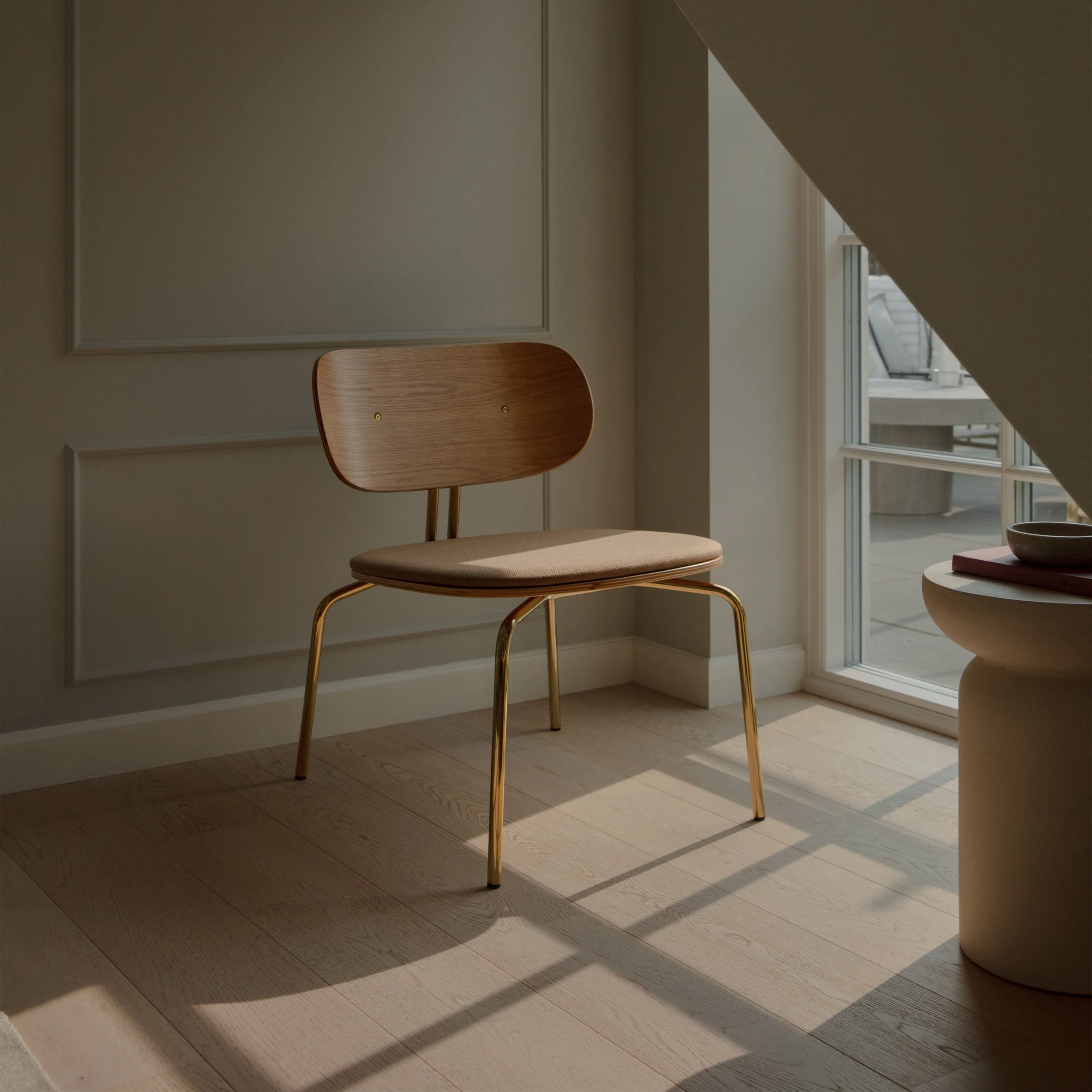 Curious Lounge Chair