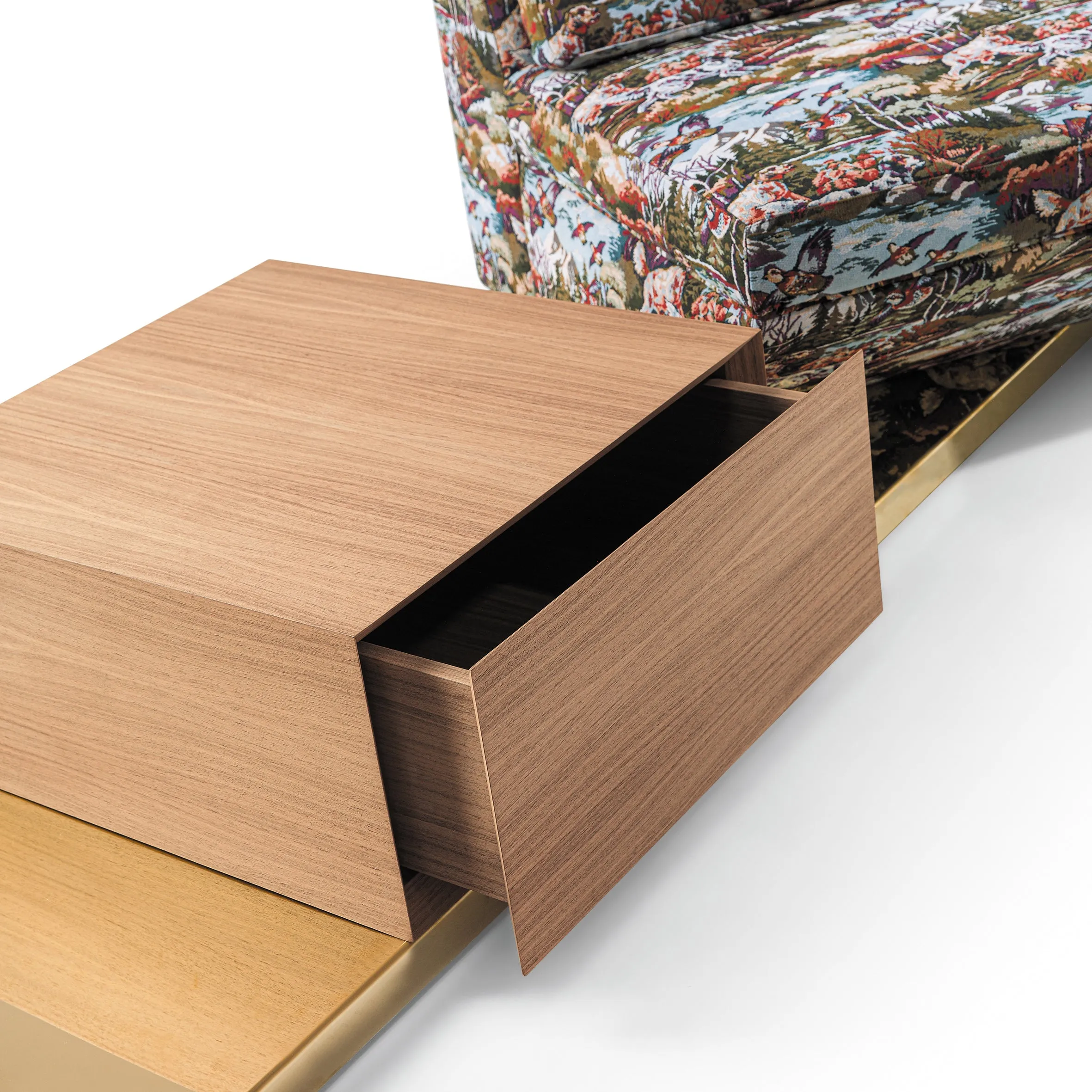 Dialogo Modular Sofa with Small Table
