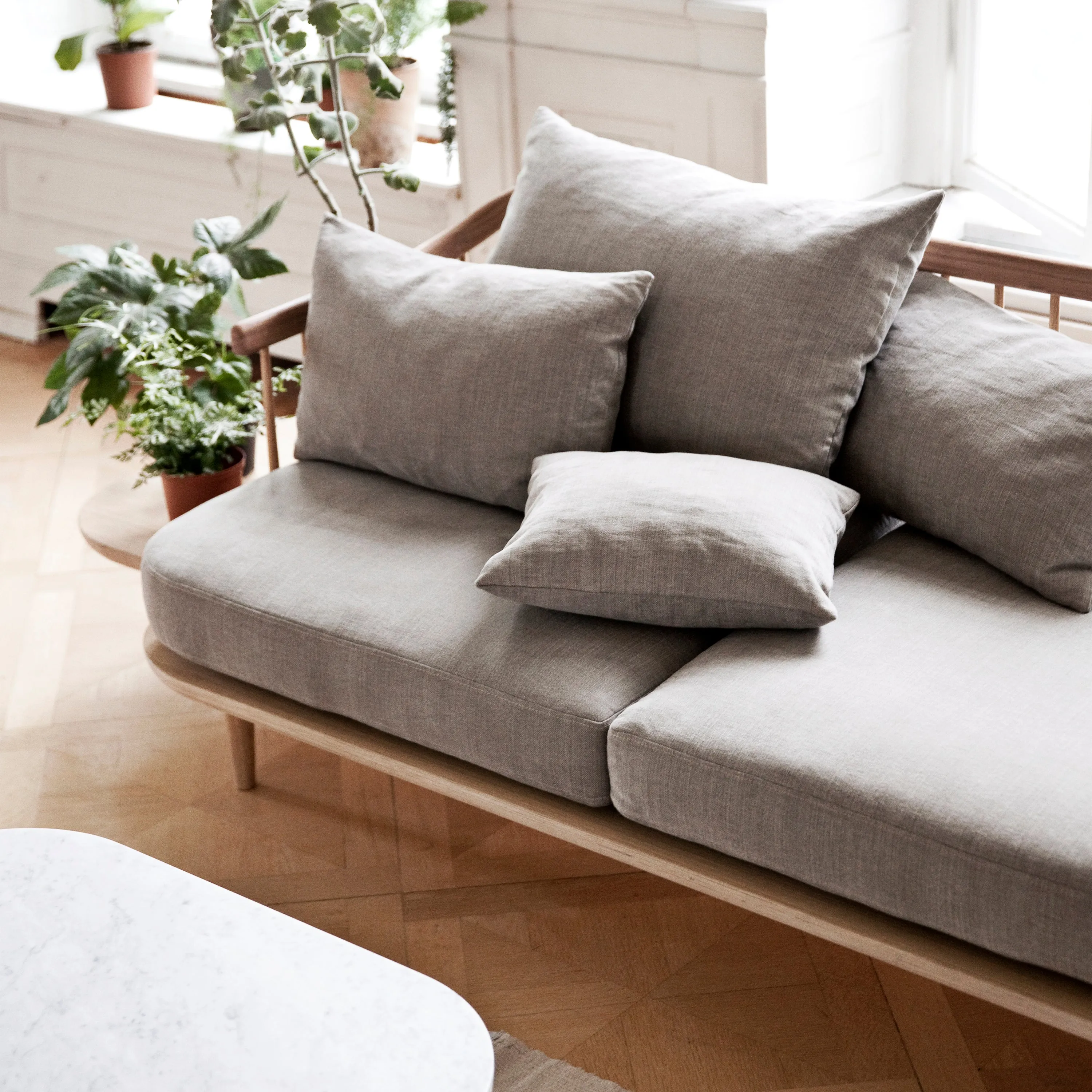 Fly 2-Seater Sofa with Leaf