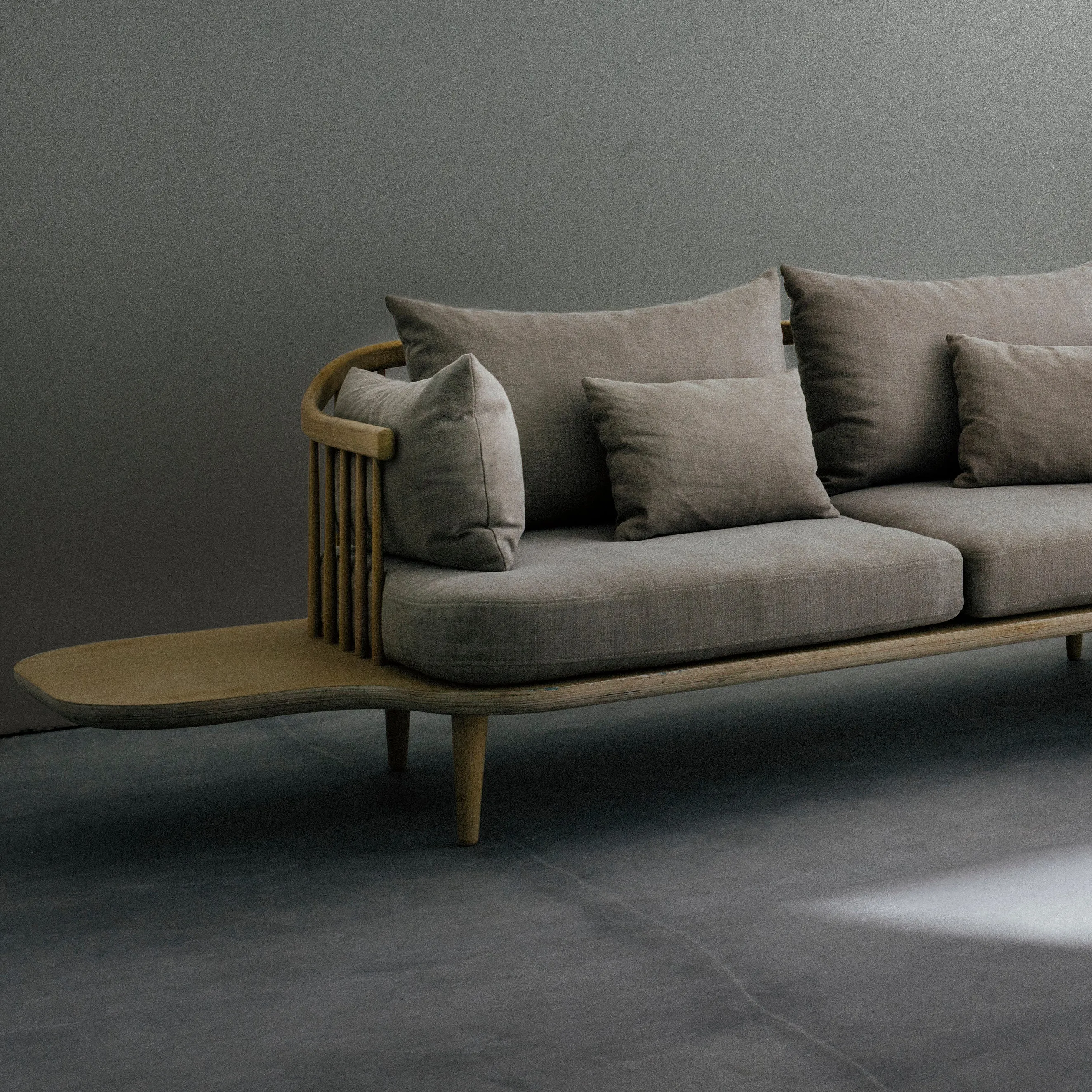 Fly 2-Seater Sofa with Leaf