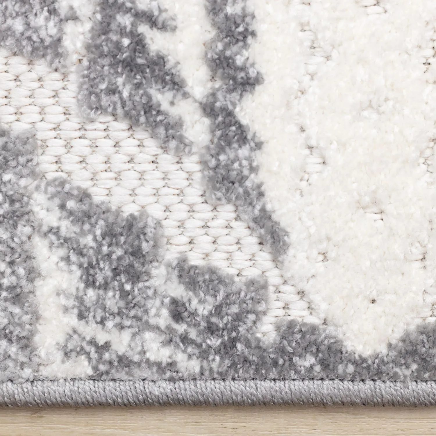 Grey Pathway 5'3" x 7'7" Ogee Patterned Area Rug - Grey, White