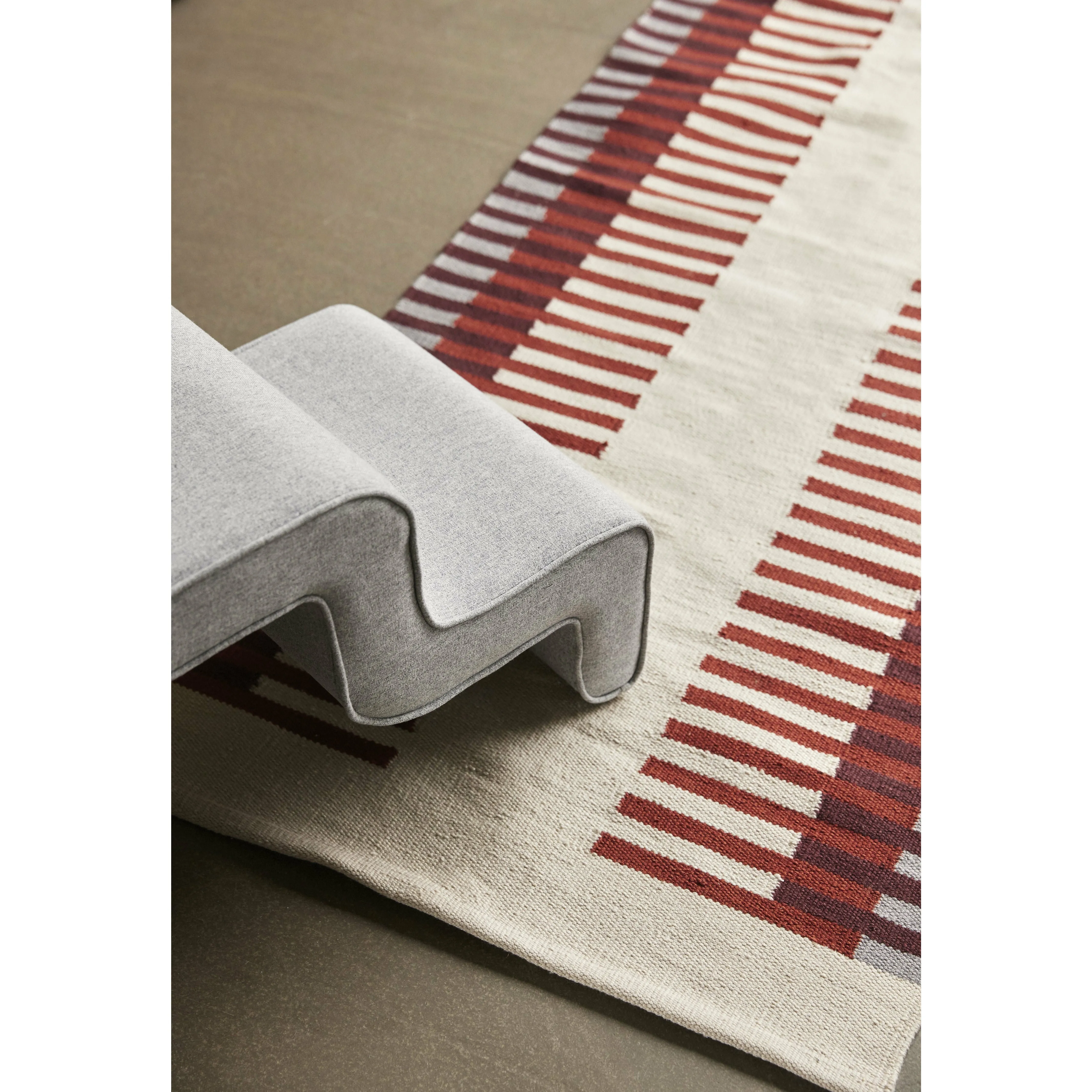 Hübsch Wave Pouf Polyester Grey