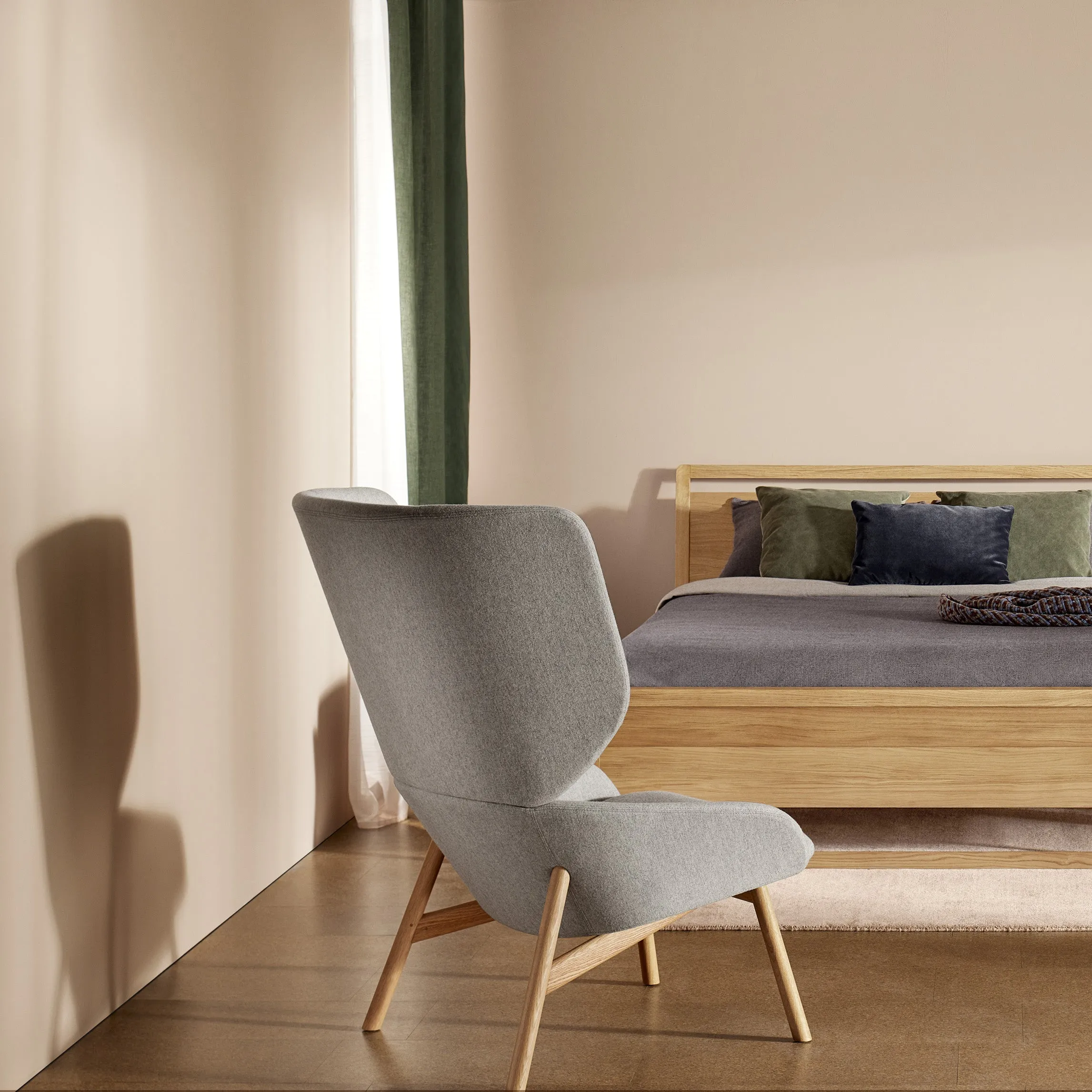 Heads Up Lounge Chair