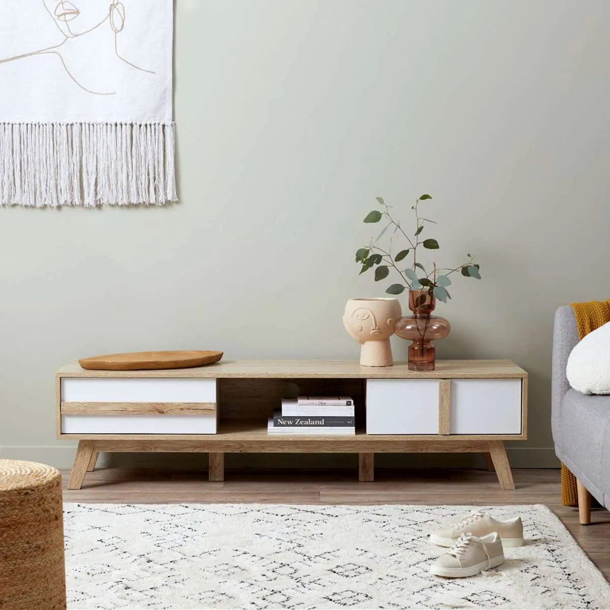 Jesse Entertainment Unit Mocka