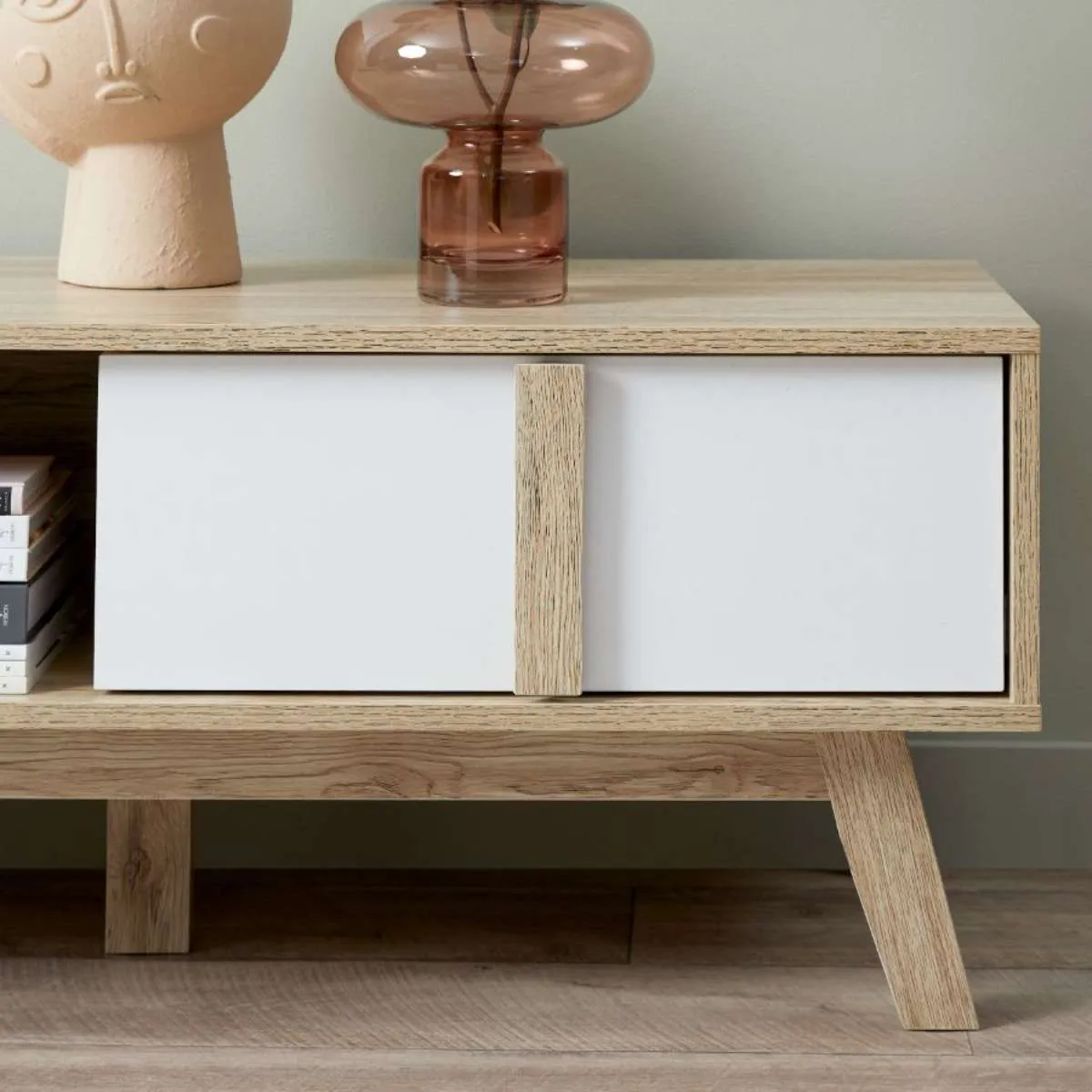 Jesse Entertainment Unit Mocka