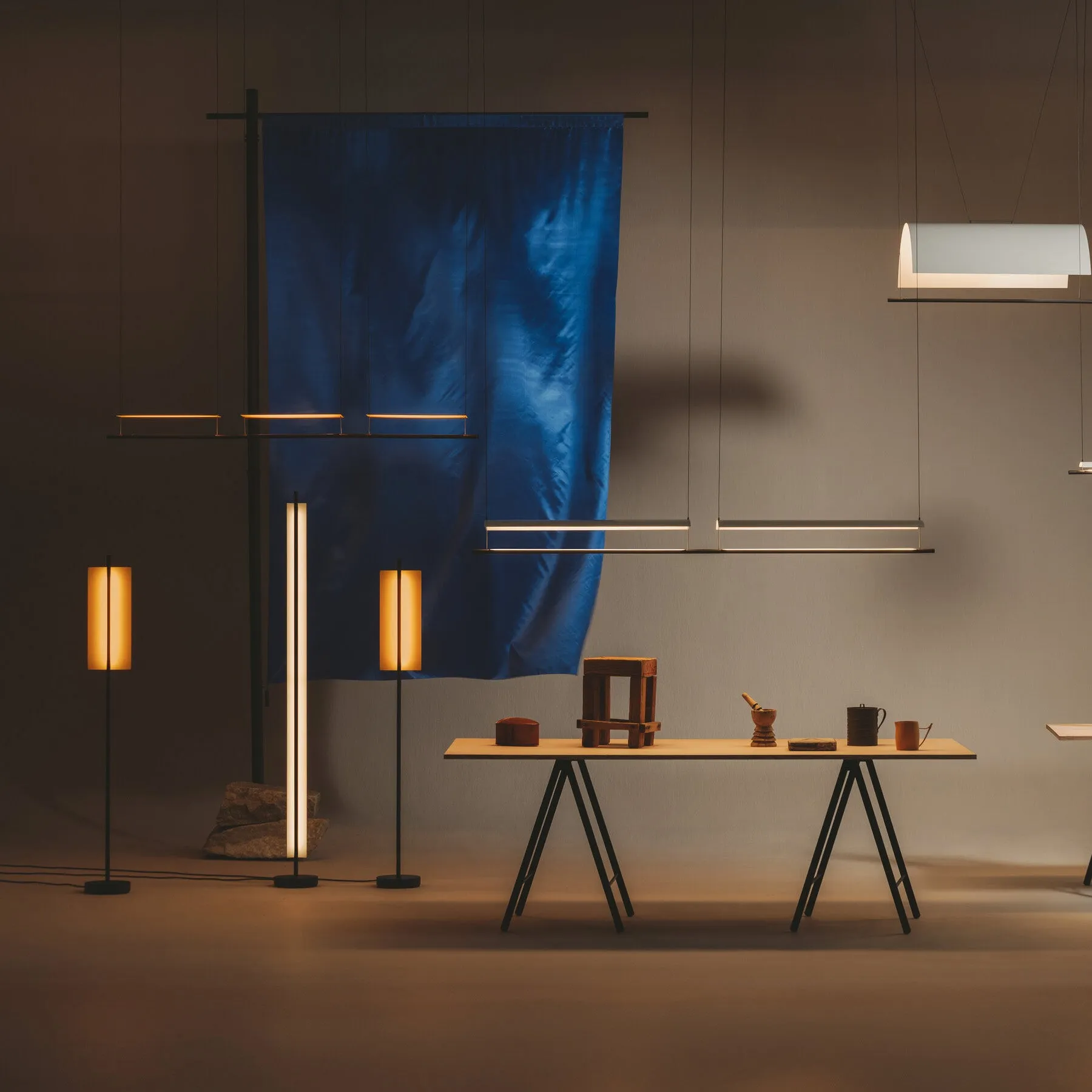 Lamina 45 Dorada LED Floor Lamp