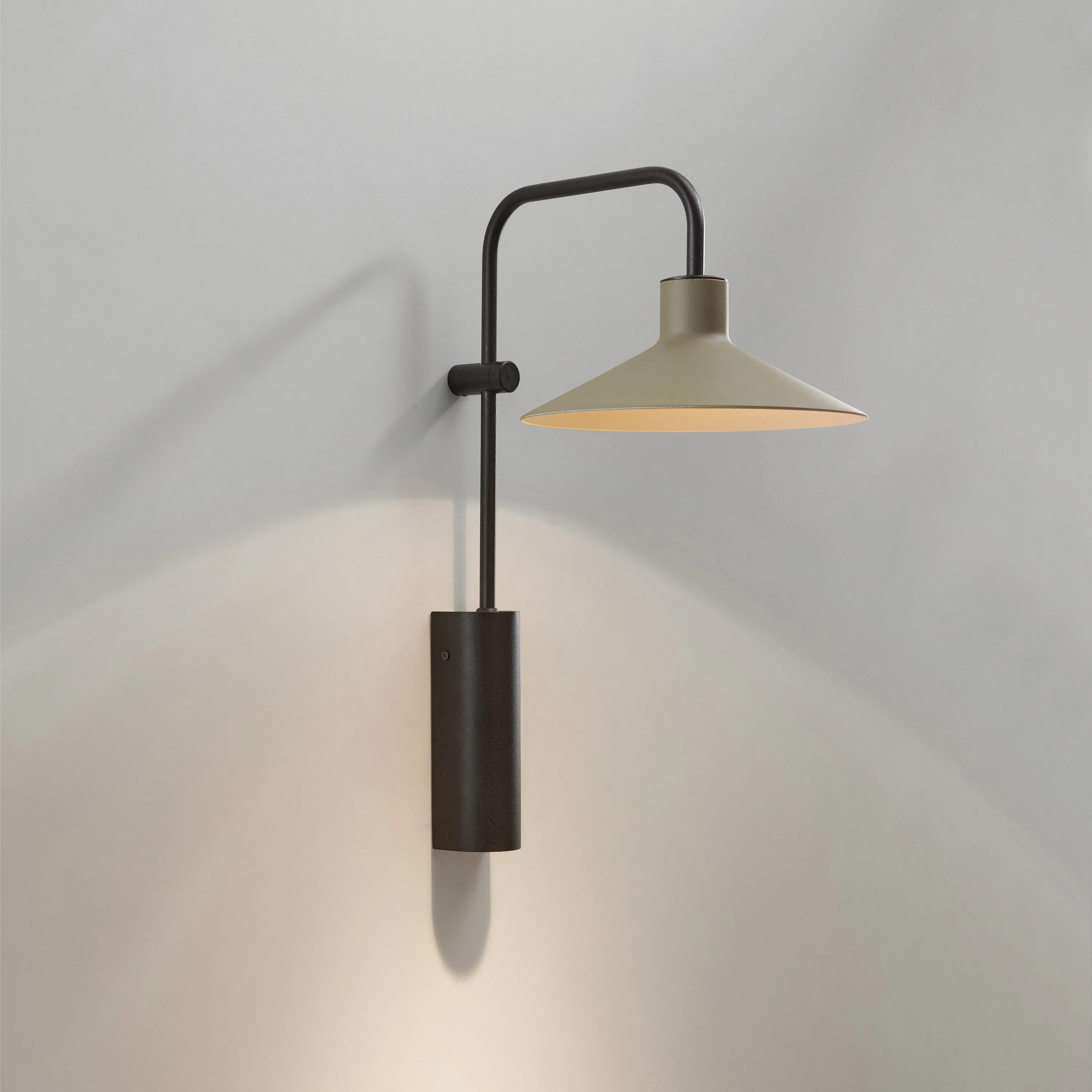 Platet A/02 Wall Light