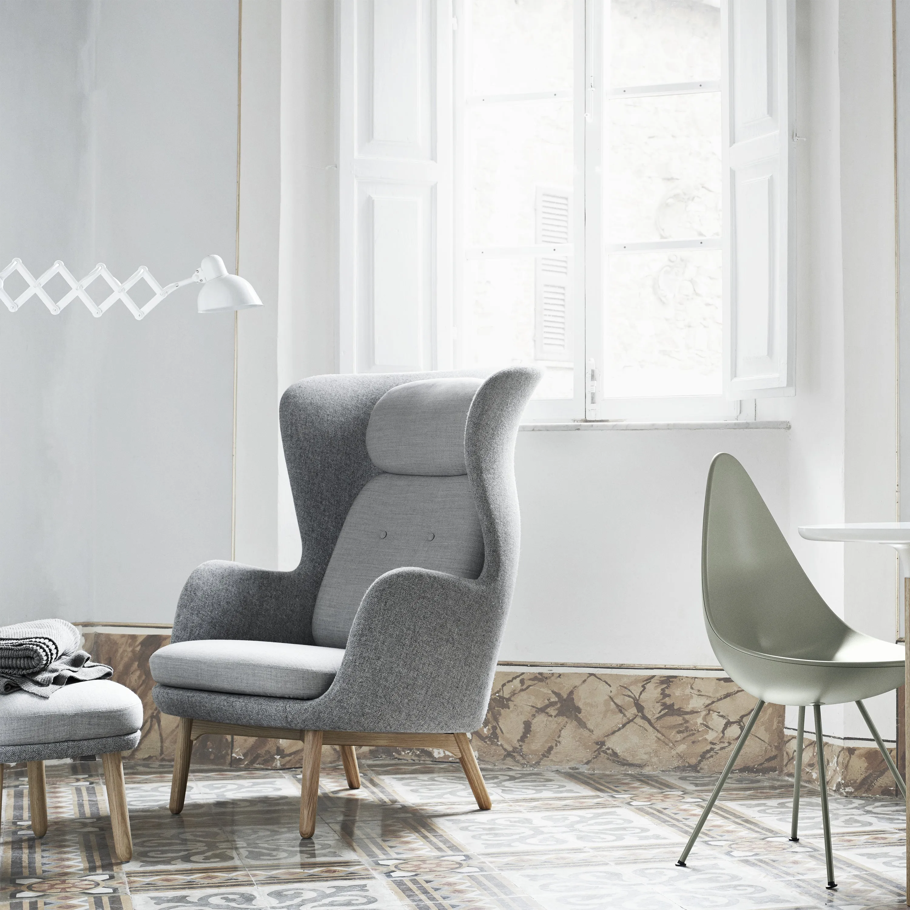 Ro Lounge Chair with Wood Legs