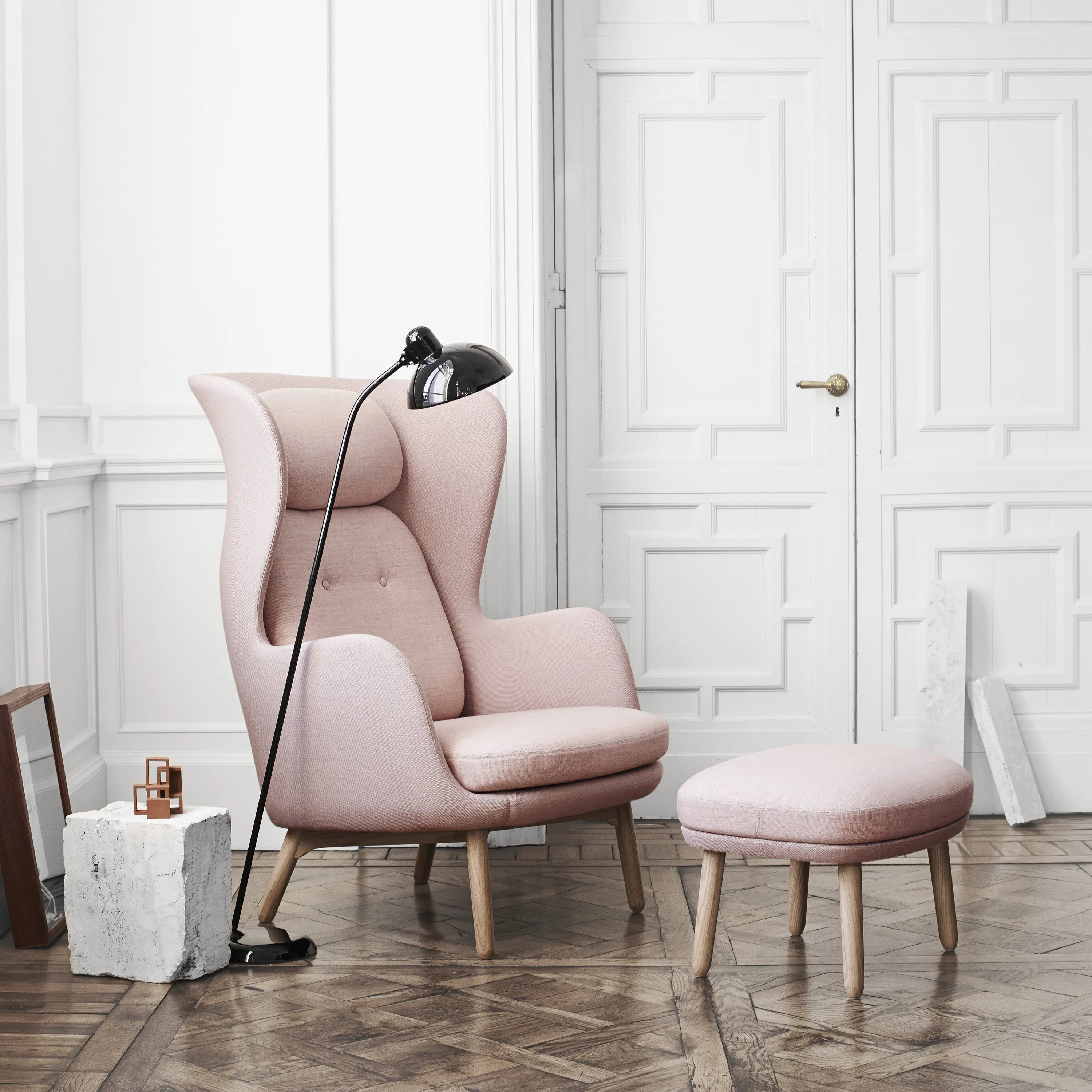 Ro Lounge Chair with Wood Legs