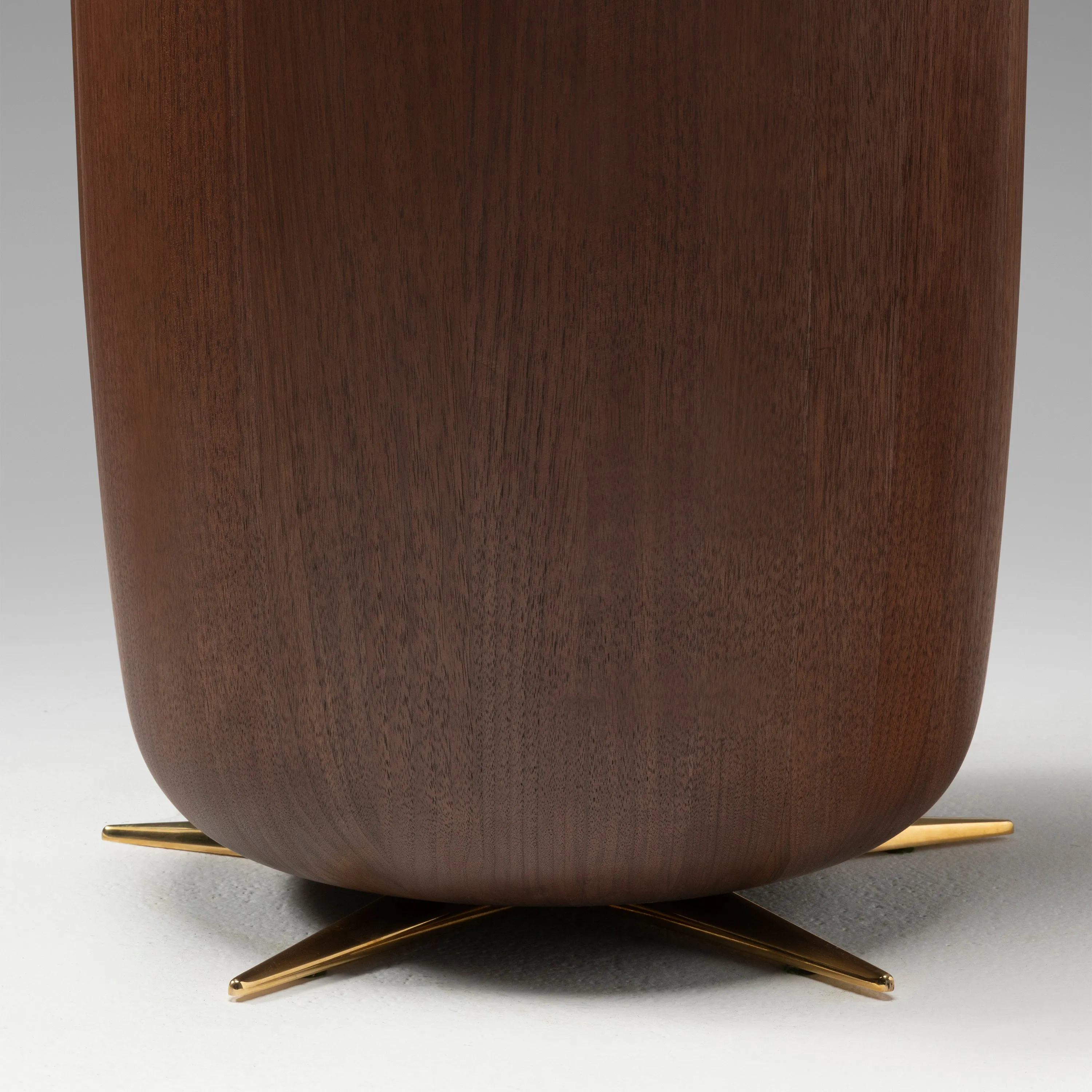 The Tom Champagne Table