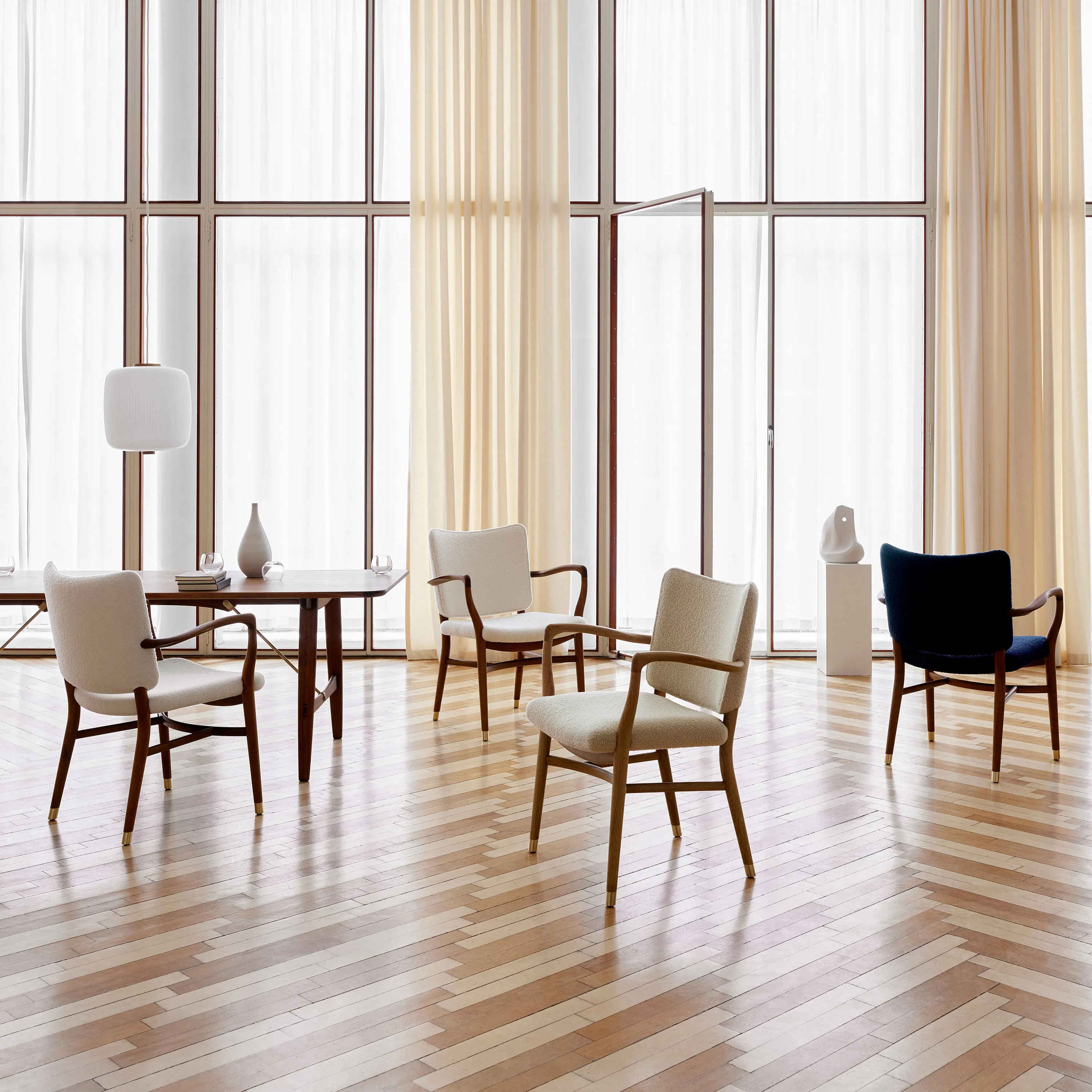 VLA61 Monarch Armchair