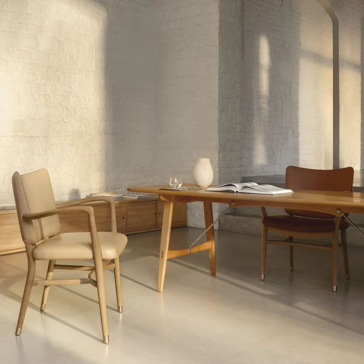 VLA61 Monarch Leather Armchair