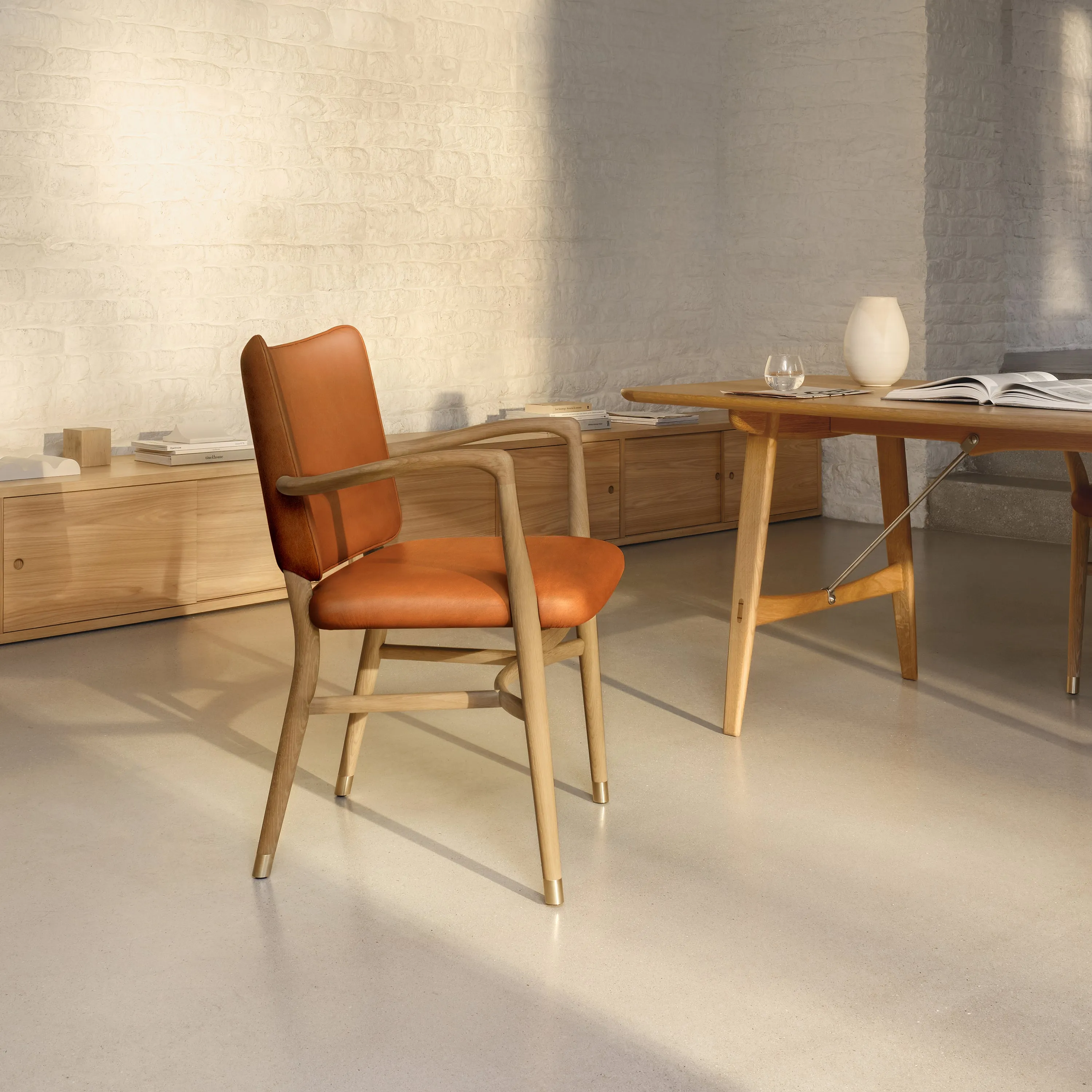 VLA61 Monarch Leather Armchair